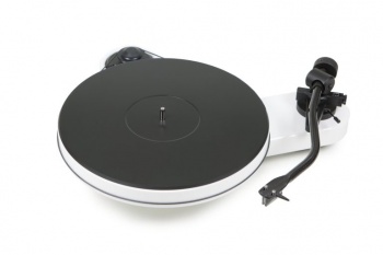 Pro-Ject RPM-3 Carbon DC White Turntable - NEW OLD STOCK